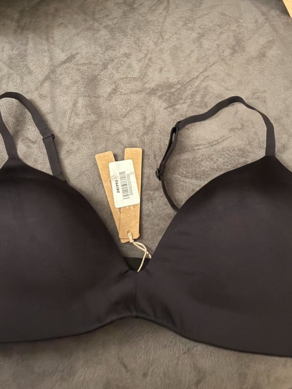 SKIMS Black Seamless Molded Cup Bra